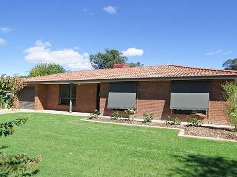 10 Myall Crescent, Lake Albert NSW 2650