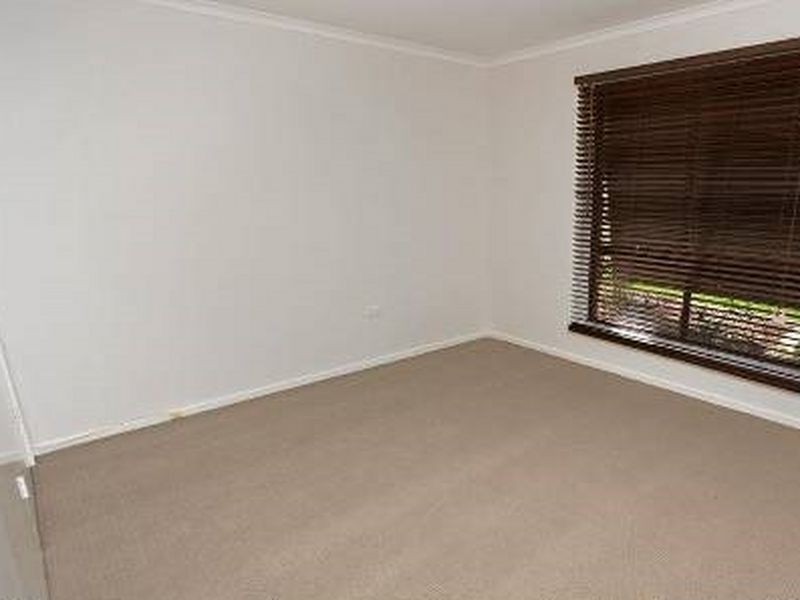 10 Myall Crescent, Lake Albert NSW 2650