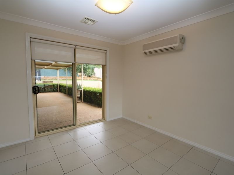 8 Fletcher Place, Kooringal NSW 2650