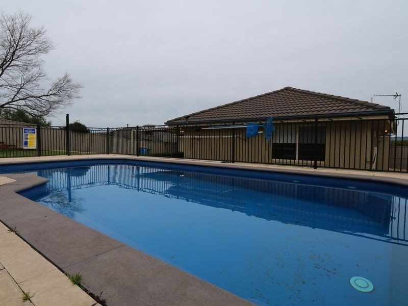 8 Fletcher Place, Kooringal NSW 2650