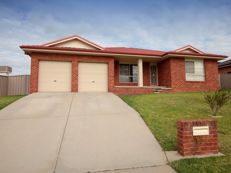 48 Yarrawah Crescent, Bourkelands NSW 2650