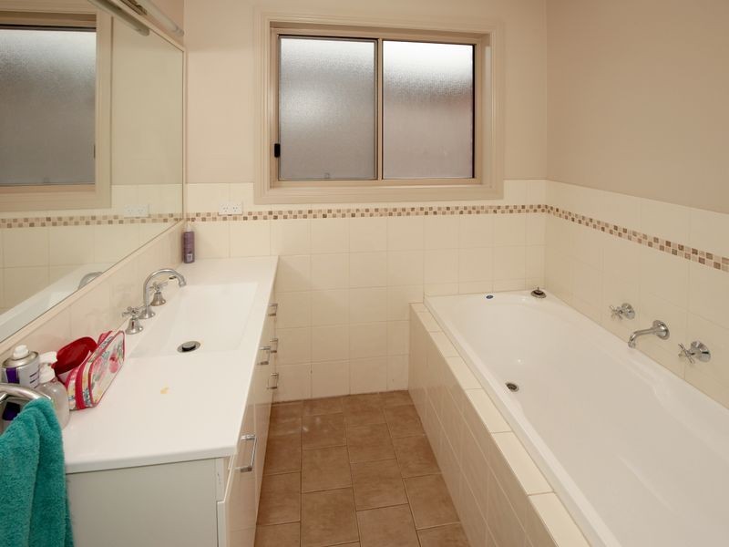 48 Yarrawah Crescent, Bourkelands NSW 2650