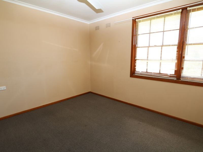 25 Ziegler Avenue, Kooringal NSW 2650