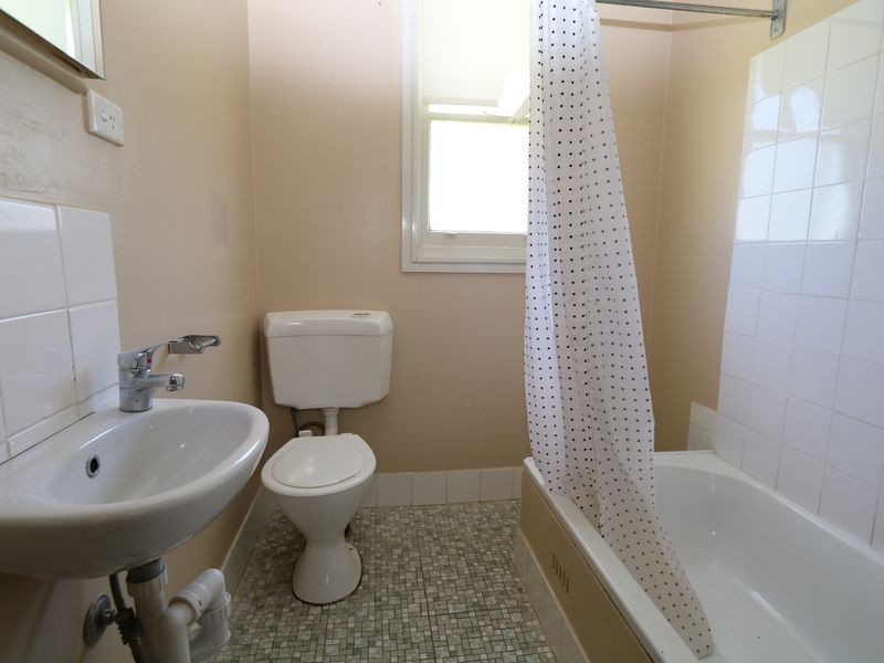 25 Ziegler Avenue, Kooringal NSW 2650