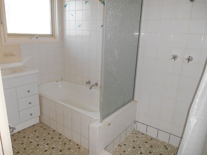 4 Rogers Place, Tolland NSW 2650