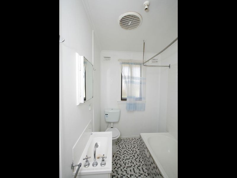 47 Chifley Crescent, Kooringal NSW 2650