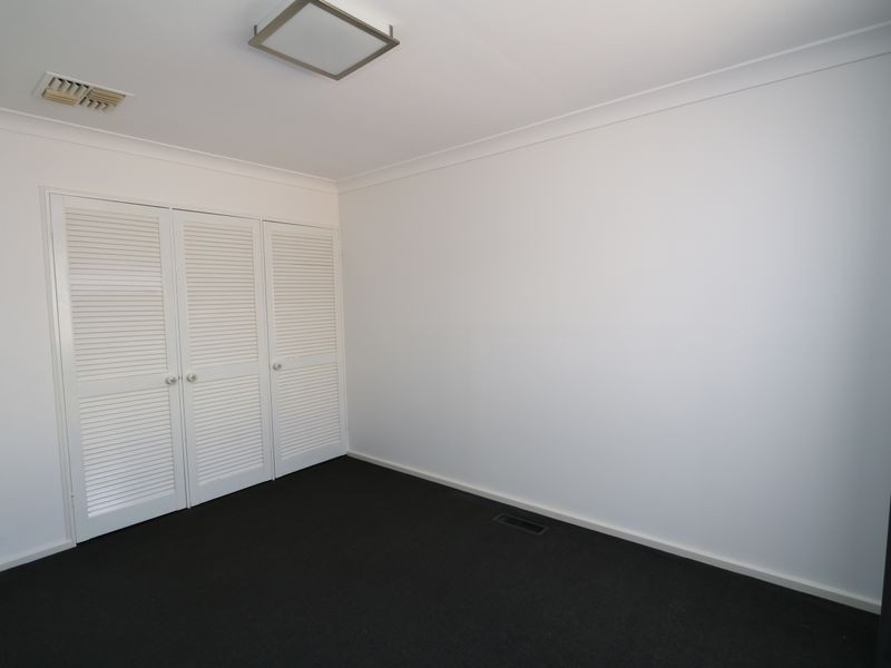 64 Nixon Crescent, Tolland NSW 2650
