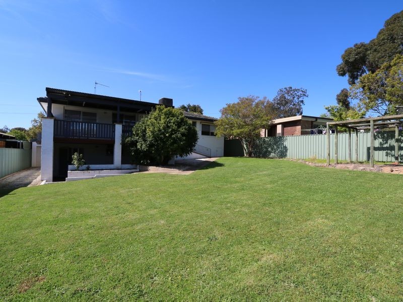 64 Nixon Crescent, Tolland NSW 2650