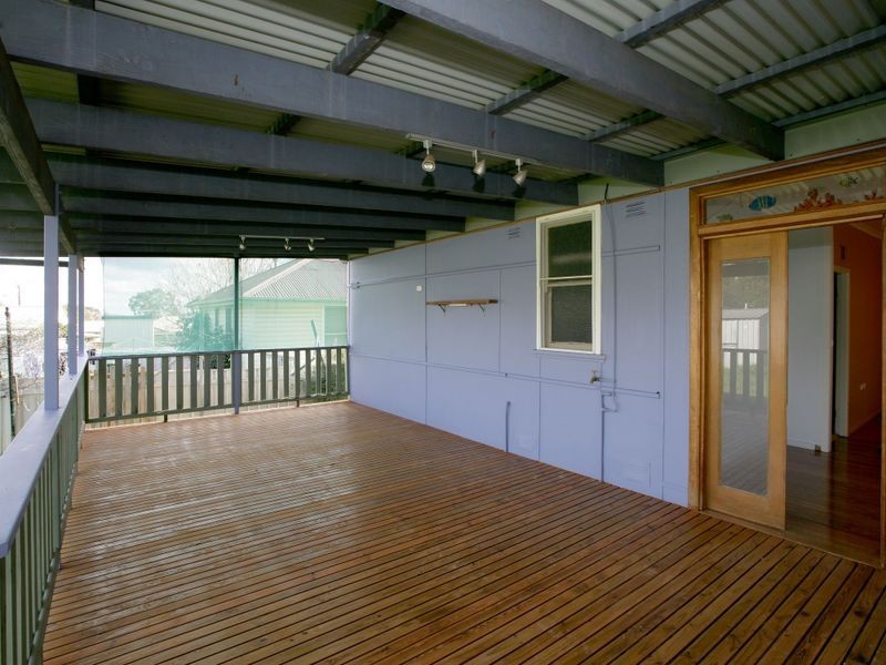 8 Phillip Avenue, Mount Austin NSW 2650