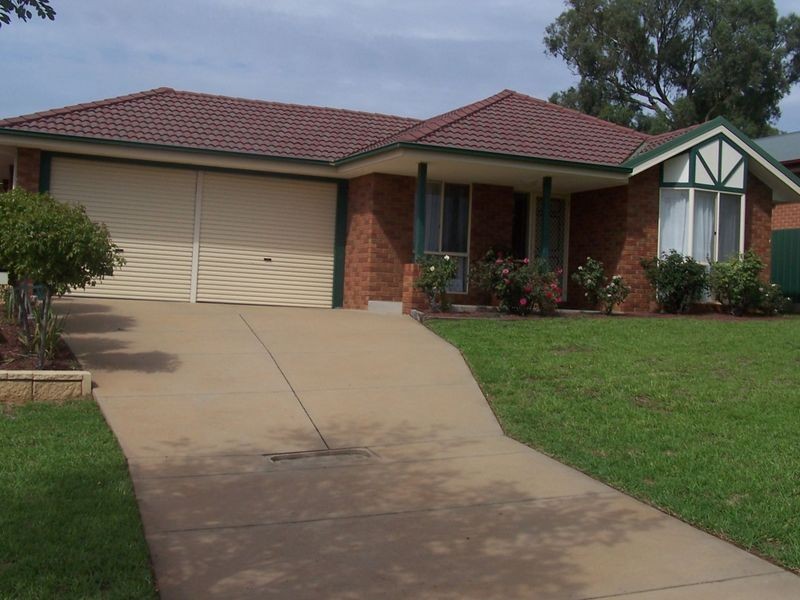 4 Mckeown Street, Estella NSW 2650