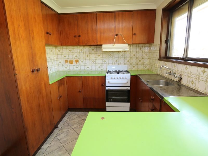 70 Jasmin Crescent, Lake Albert NSW 2650