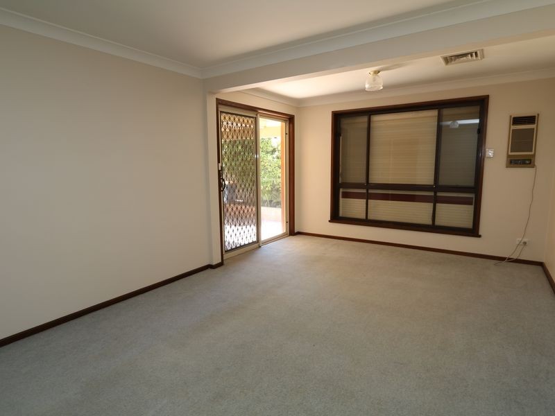 70 Jasmin Crescent, Lake Albert NSW 2650