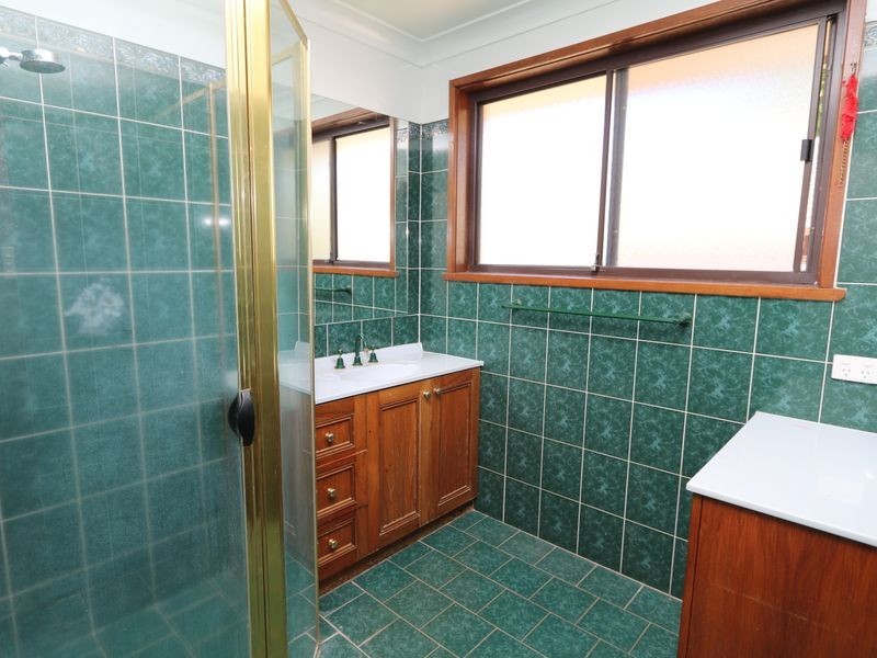 70 Jasmin Crescent, Lake Albert NSW 2650