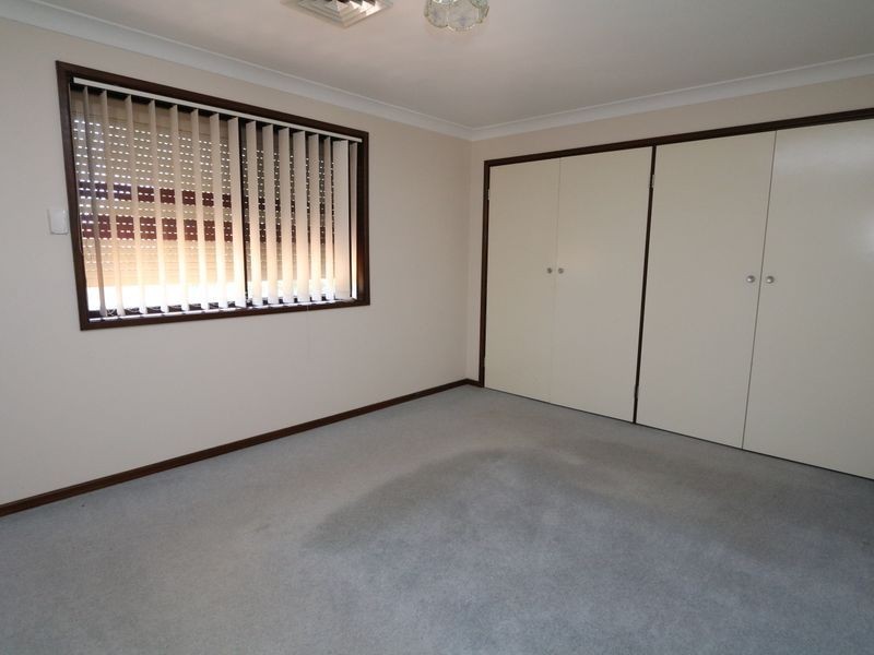 70 Jasmin Crescent, Lake Albert NSW 2650