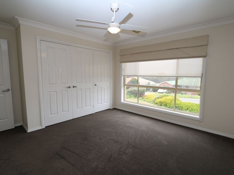 8 Fletcher Place, Kooringal NSW 2650