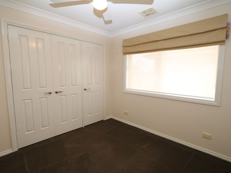 8 Fletcher Place, Kooringal NSW 2650