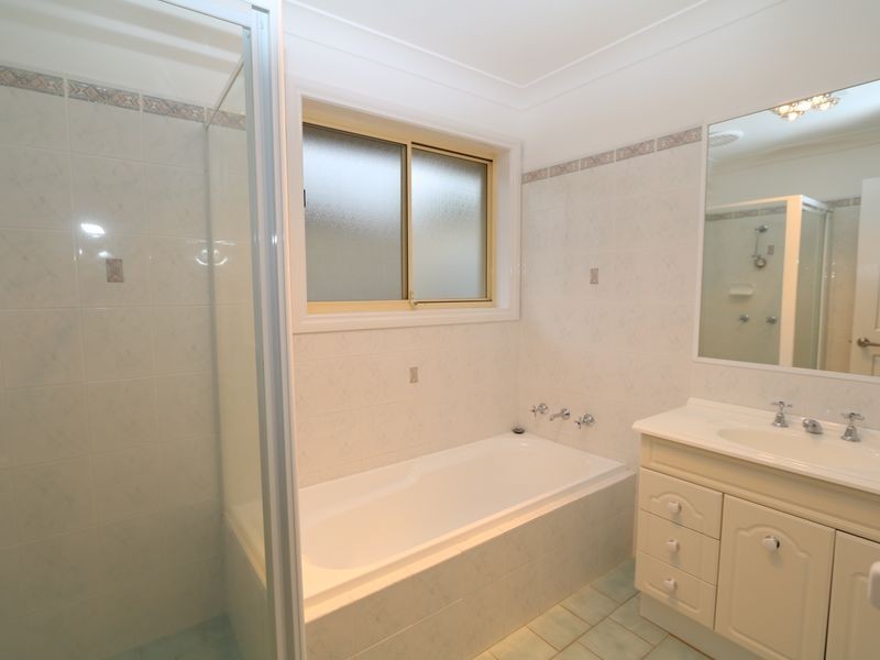 8 Fletcher Place, Kooringal NSW 2650