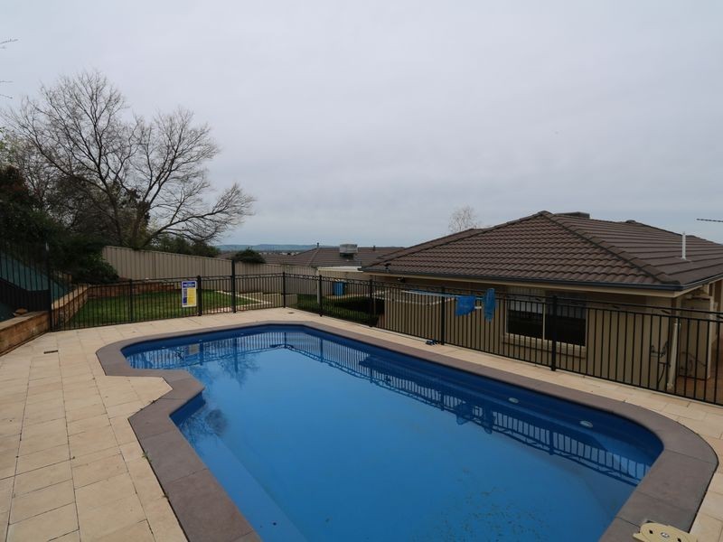 8 Fletcher Place, Kooringal NSW 2650