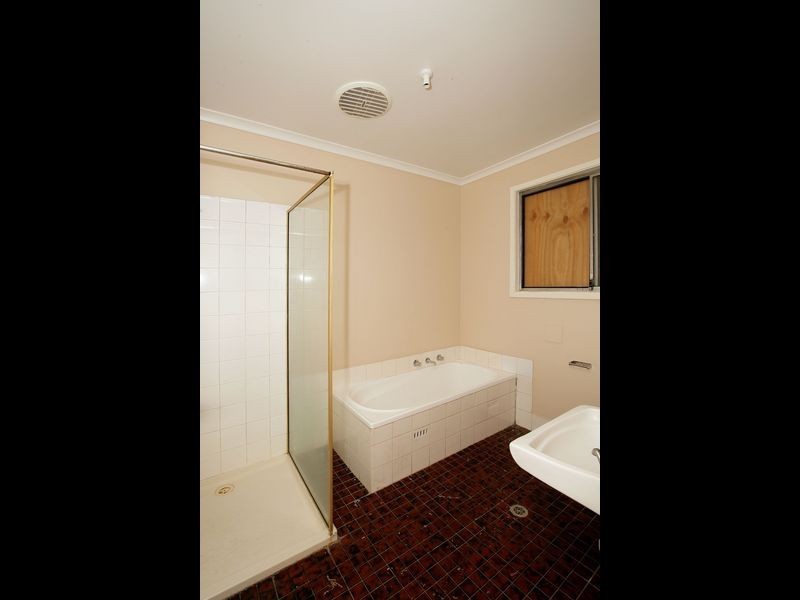 137 Raye Street, Tolland NSW 2650