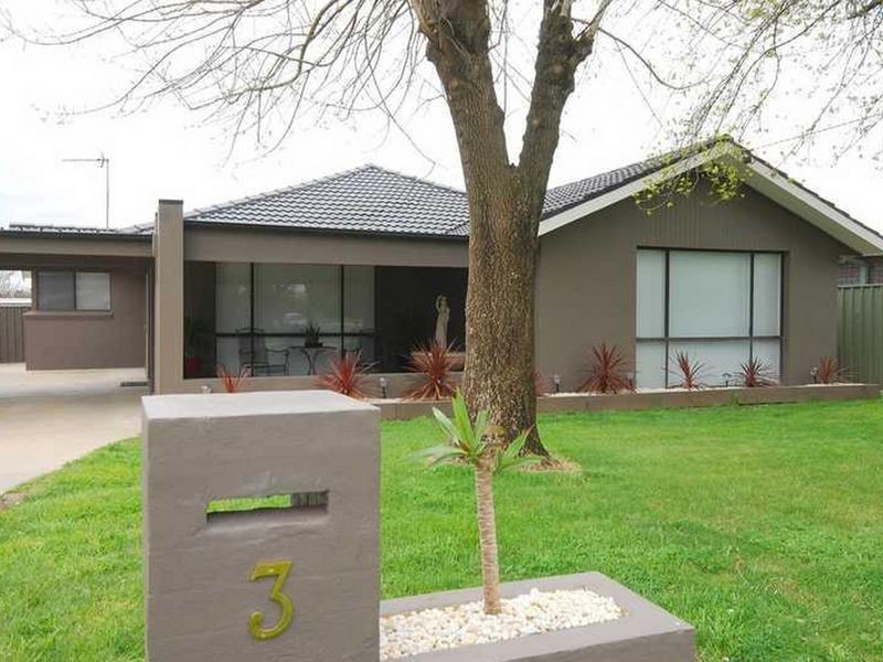 3 Grevillea Crescent, Lake Albert NSW 2650