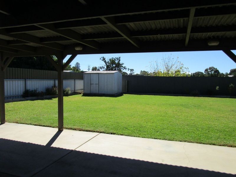 3 Grevillea Crescent, Lake Albert NSW 2650