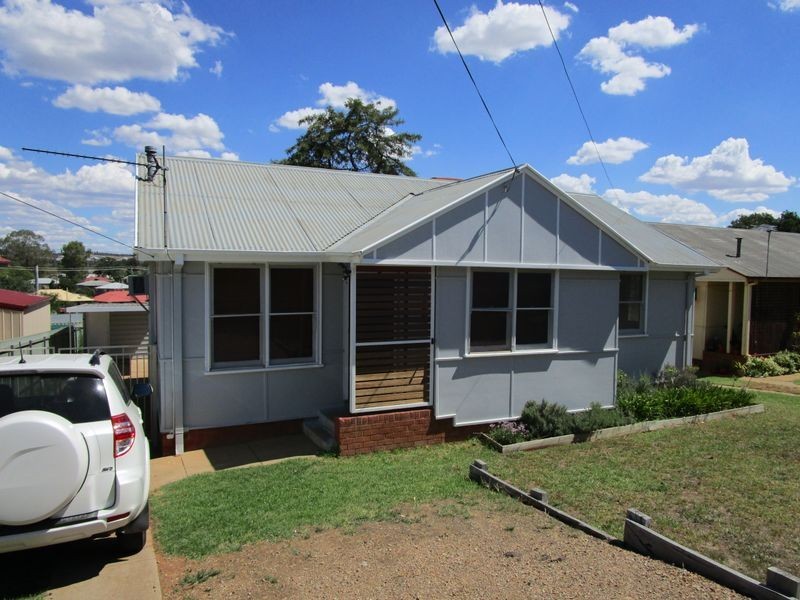 44 Gilmore Avenue, Mount Austin NSW 2650