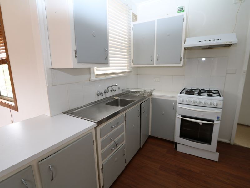 44 Gilmore Avenue, Mount Austin NSW 2650