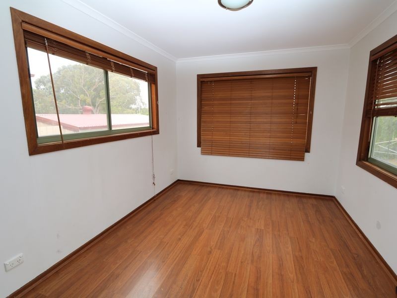 44 Gilmore Avenue, Mount Austin NSW 2650