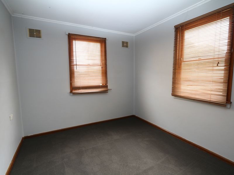 44 Gilmore Avenue, Mount Austin NSW 2650