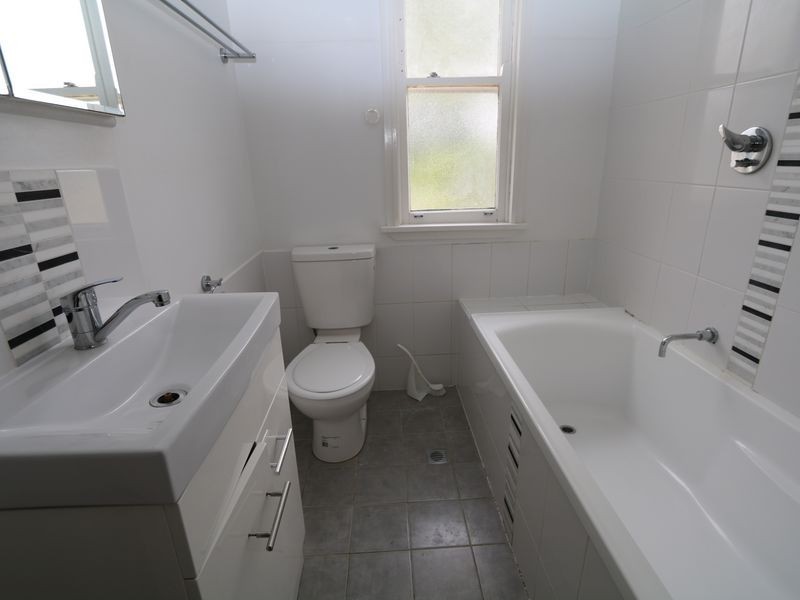 44 Gilmore Avenue, Mount Austin NSW 2650