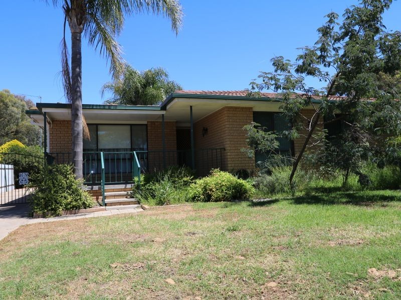 24 Pugsley Avenue, Estella NSW 2650