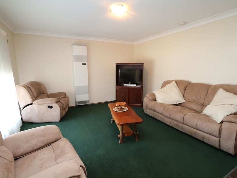 24 Pugsley Avenue, Estella NSW 2650