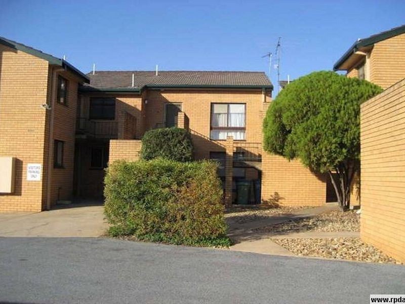 6/9 Henschke Avenue, Tolland NSW 2650