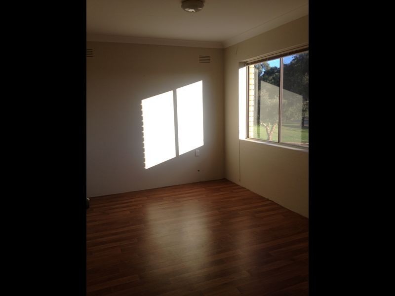 6/9 Henschke Avenue, Tolland NSW 2650