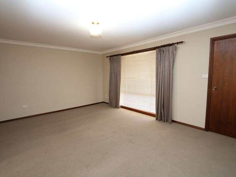 1/5 Yentoo Drive, Glenfield Park NSW 2650