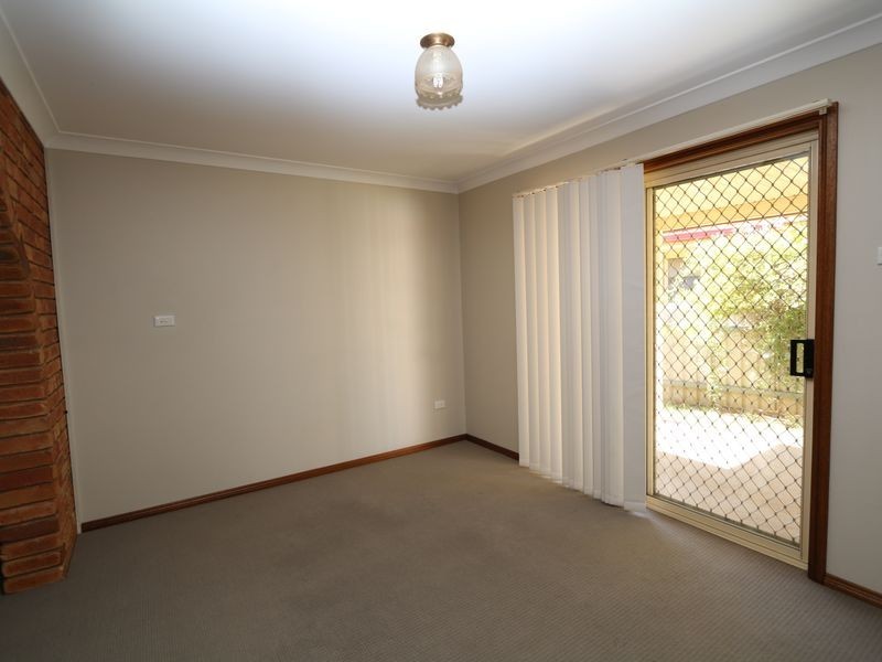 1/5 Yentoo Drive, Glenfield Park NSW 2650
