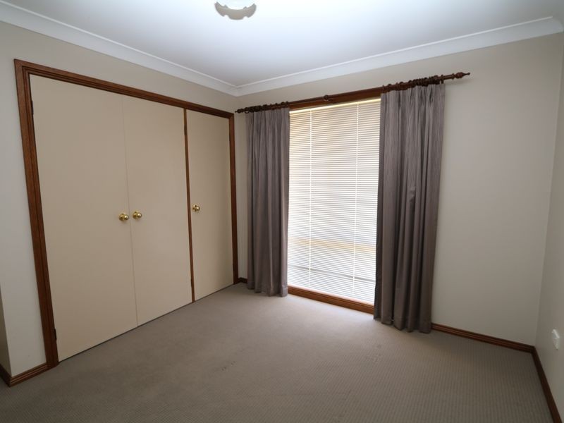 1/5 Yentoo Drive, Glenfield Park NSW 2650