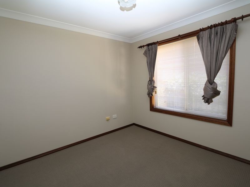 1/5 Yentoo Drive, Glenfield Park NSW 2650