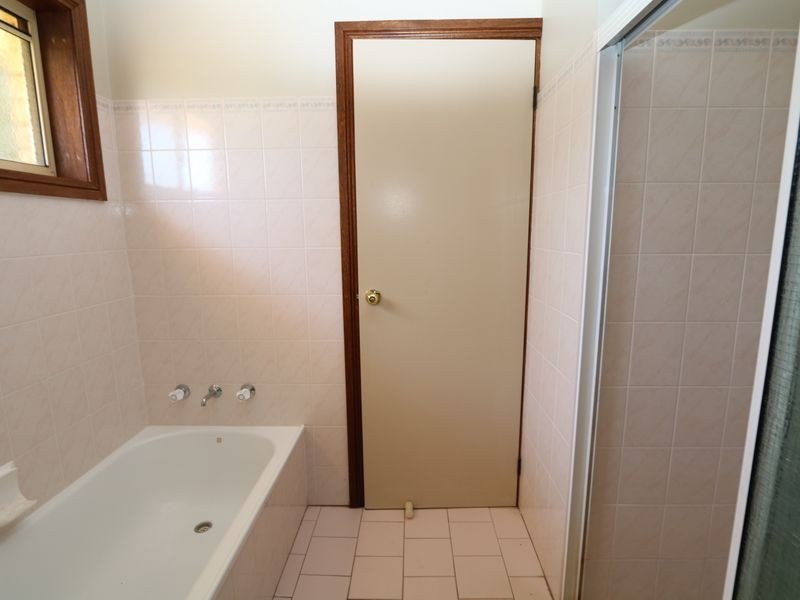 1/5 Yentoo Drive, Glenfield Park NSW 2650