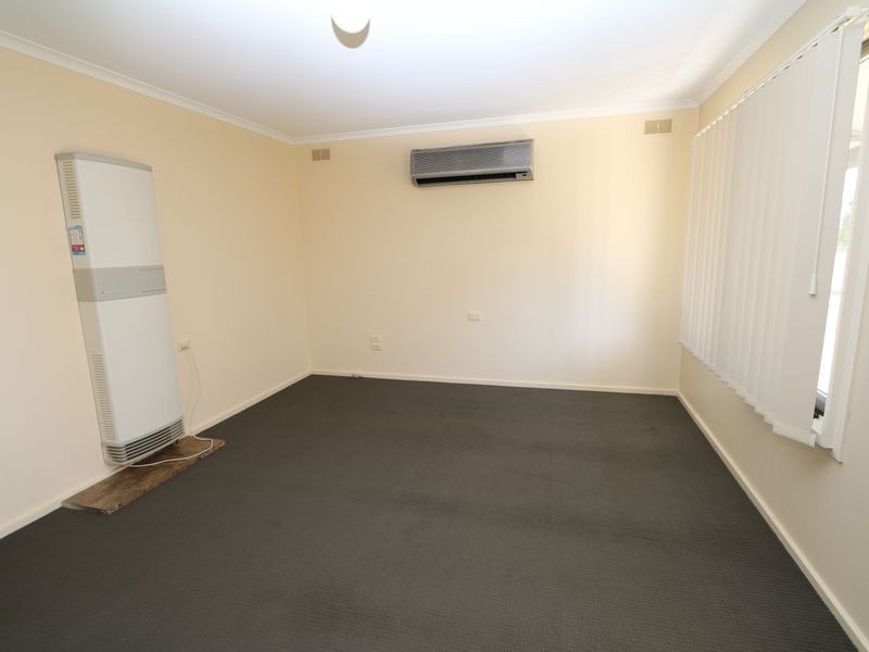 4 Rogers Place, Tolland NSW 2650