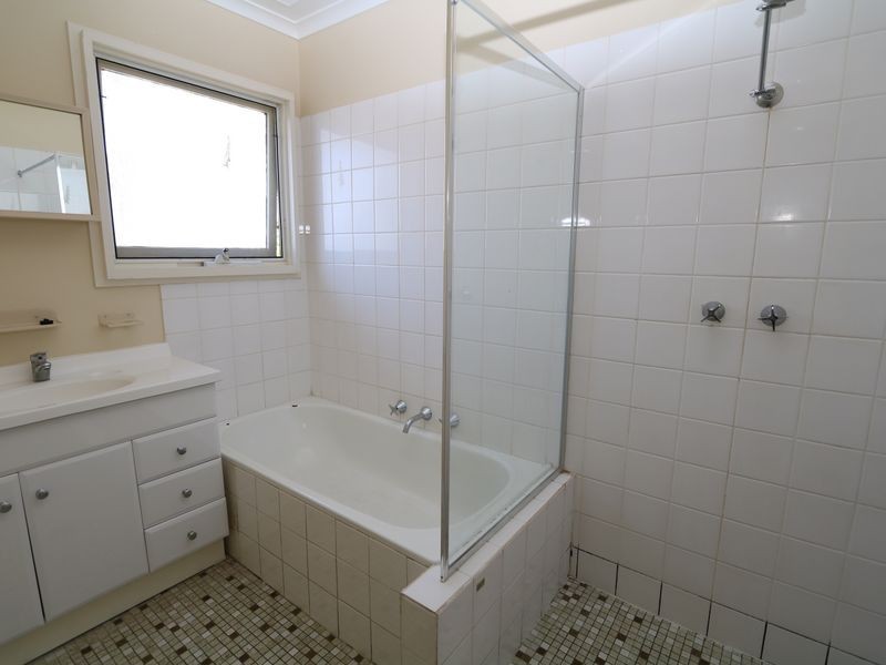 4 Rogers Place, Tolland NSW 2650