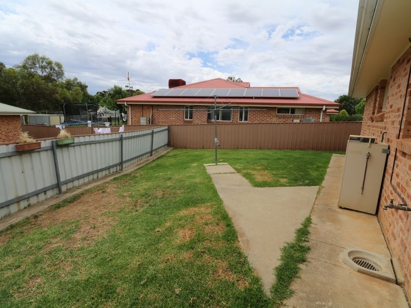 4/1 Juniper Place, Forest Hill NSW 2651