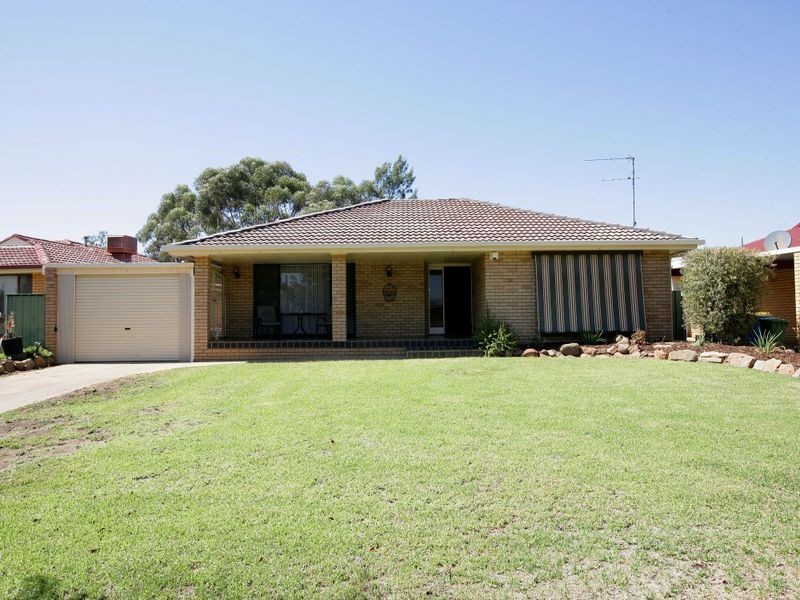 72 Huthwaite Street, Mount Austin NSW 2650