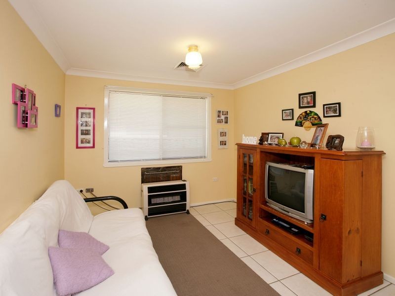 72 Huthwaite Street, Mount Austin NSW 2650