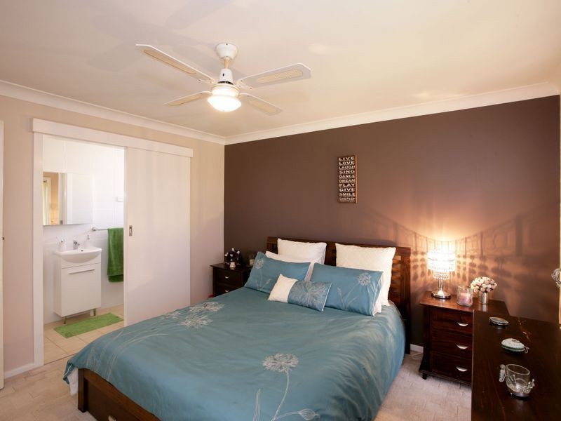 72 Huthwaite Street, Mount Austin NSW 2650