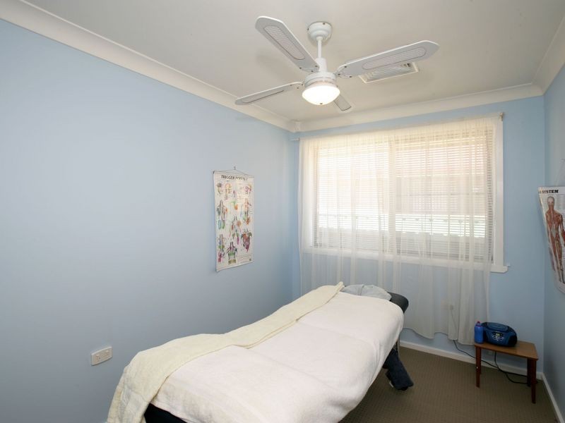 72 Huthwaite Street, Mount Austin NSW 2650