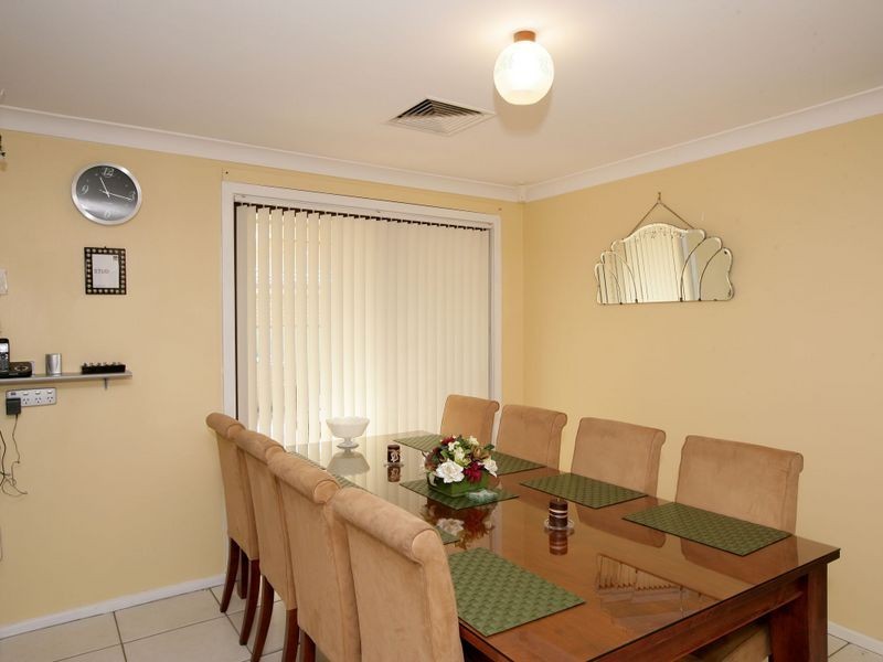 72 Huthwaite Street, Mount Austin NSW 2650