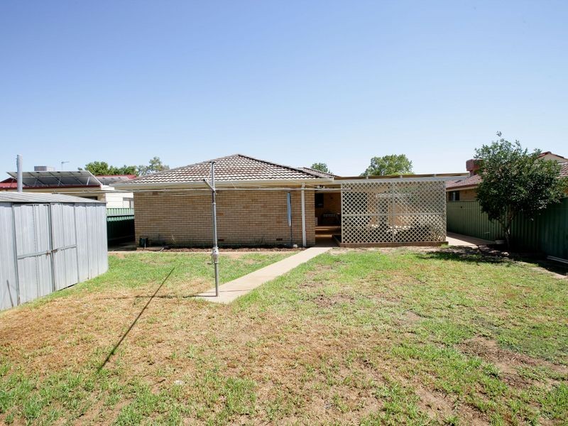 72 Huthwaite Street, Mount Austin NSW 2650