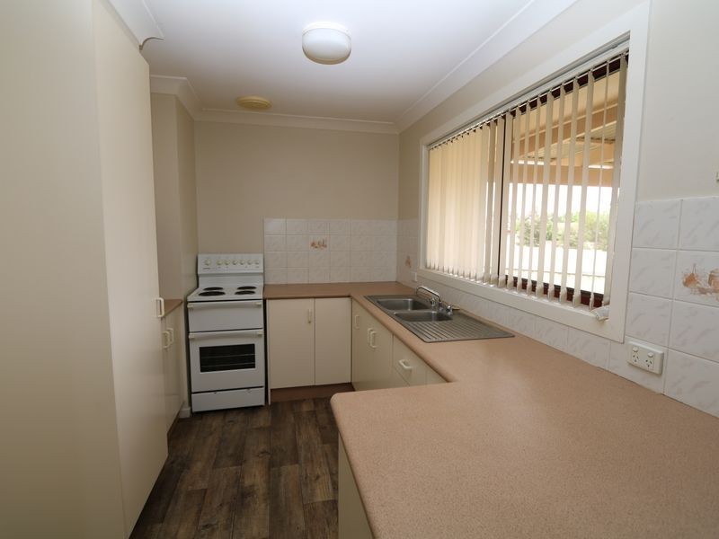 3 Girraween Mews, Glenfield Park NSW 2650