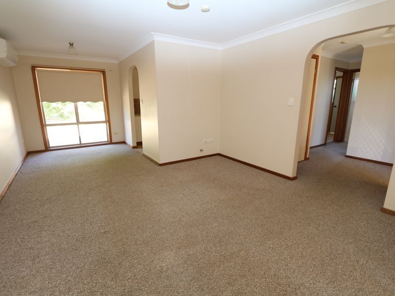 9 Langi Crescent, Glenfield Park NSW 2650